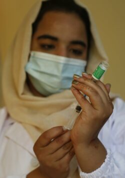 راه‌اندازی چهارمین و پنجمین دور کمپاین واکسن کرونا در دانشگاه کاتب.